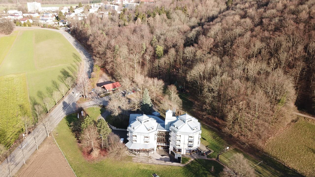 Hellmut-Wassmer-Jugendherberge Loerrach Extérieur photo
